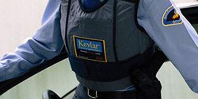 كيف تم اختراع  مادة Kevlar : أول الأنسجة المضادة للرصاص والأقوى بخمس مرات من الصلب DPT_Photo_Protection_Vests_thumbnail_630x315?$Full-Width-D$