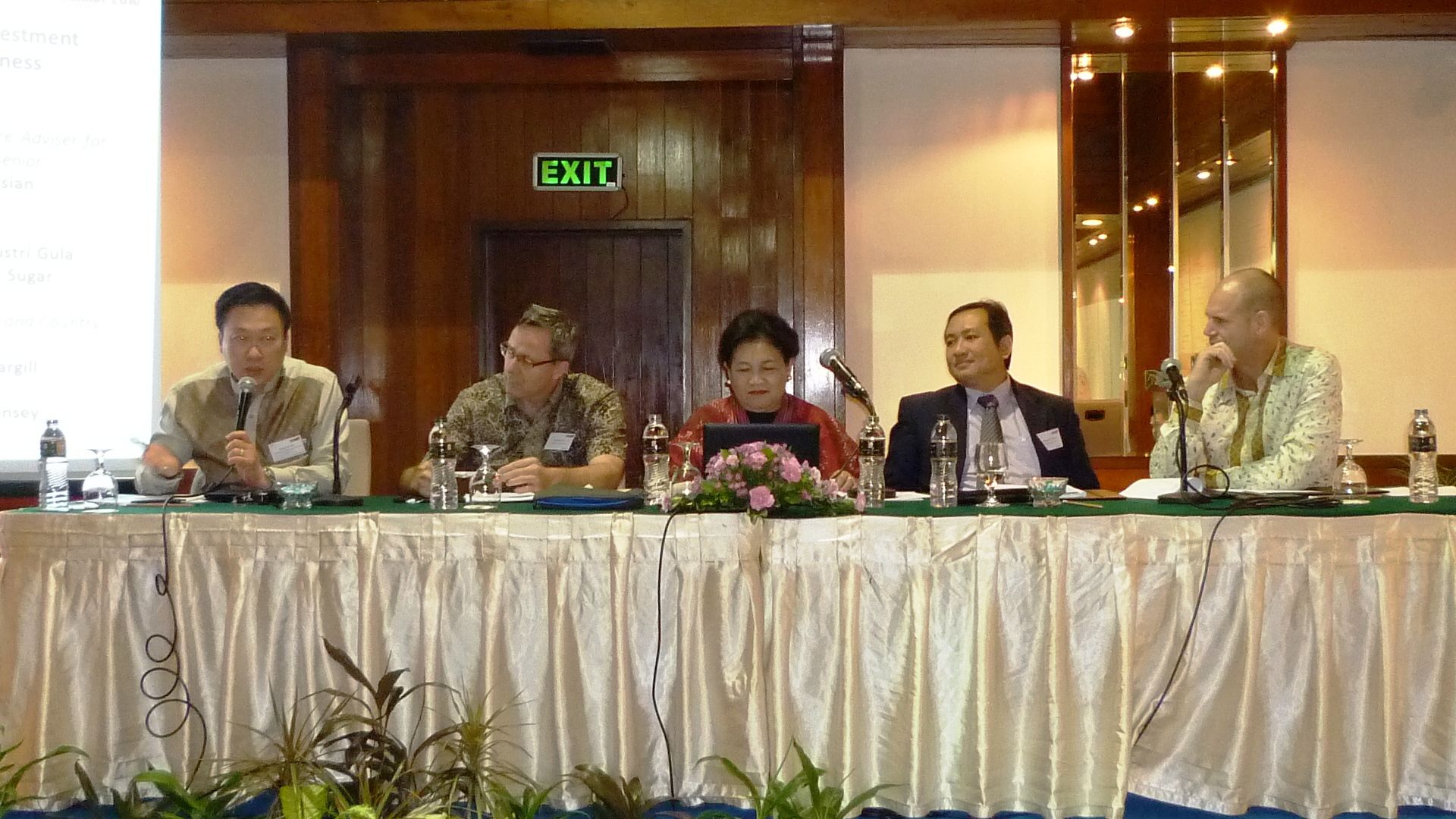 Para panelis di Indonesia Investment Summit Berbagi pandangan dan masukan dalam melakukan bisnis dan investasi di bidang pertanian di Indonesia