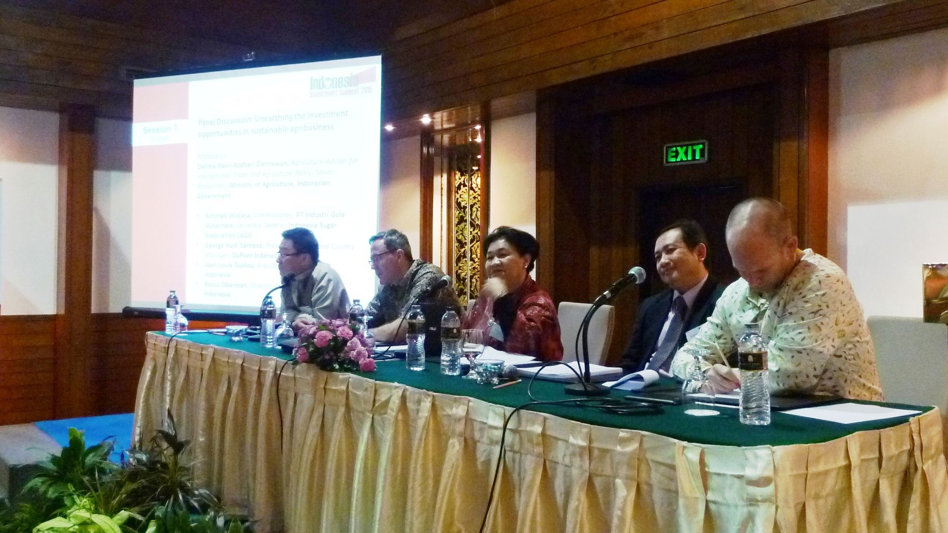 Sesi tanya jawab di Indonesia Investment Summit Diskusi panel membahas investasi di bidang pertanian